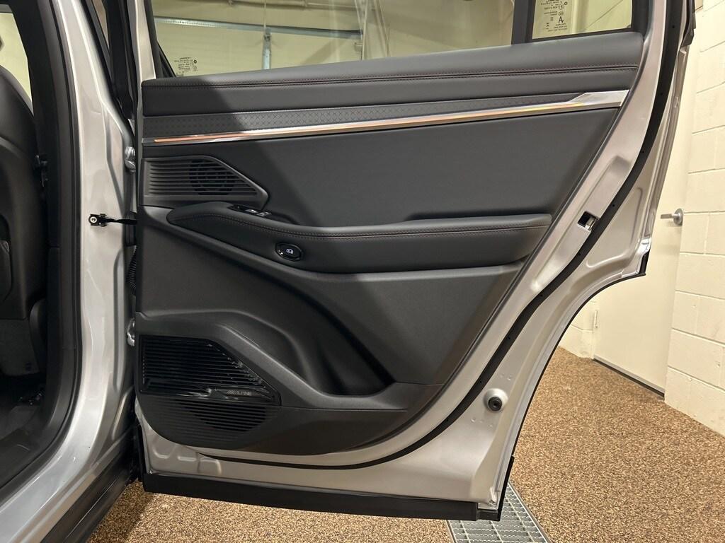 new 2025 Jeep Wagoneer S car