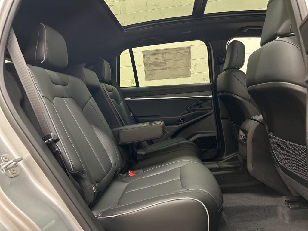 new 2025 Jeep Wagoneer S car