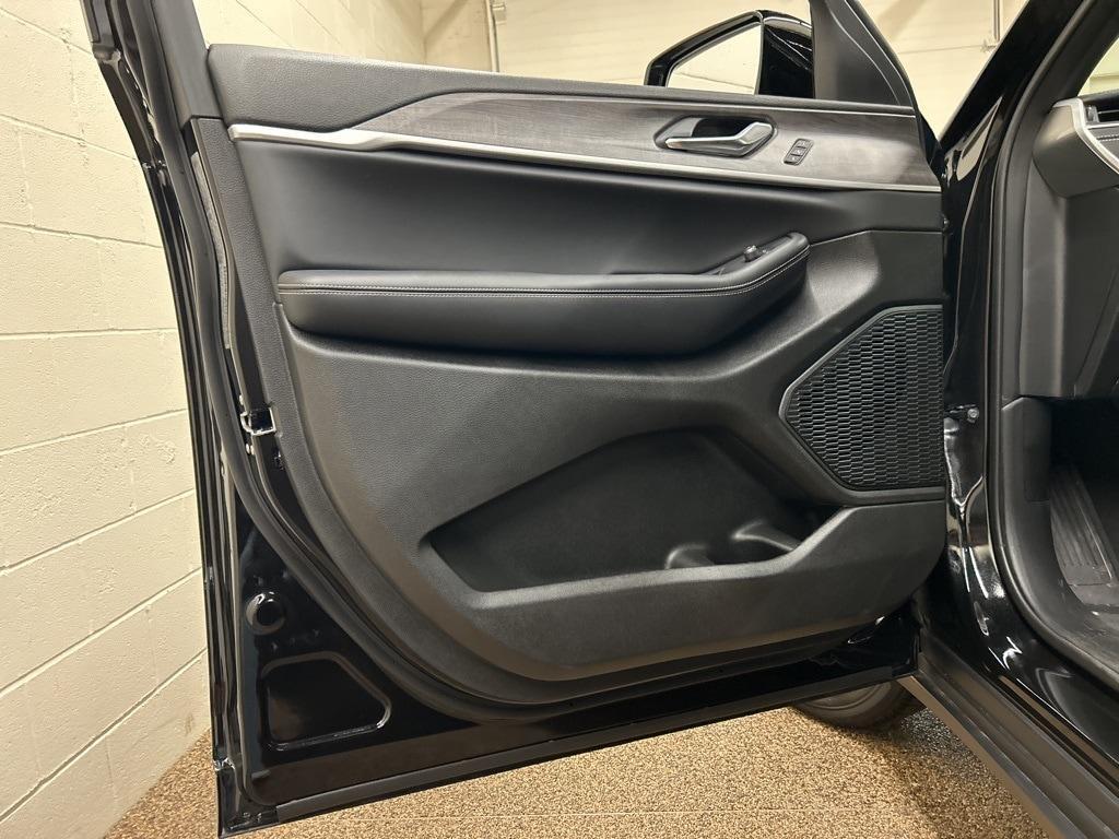 new 2025 Jeep Grand Cherokee L car, priced at $44,461