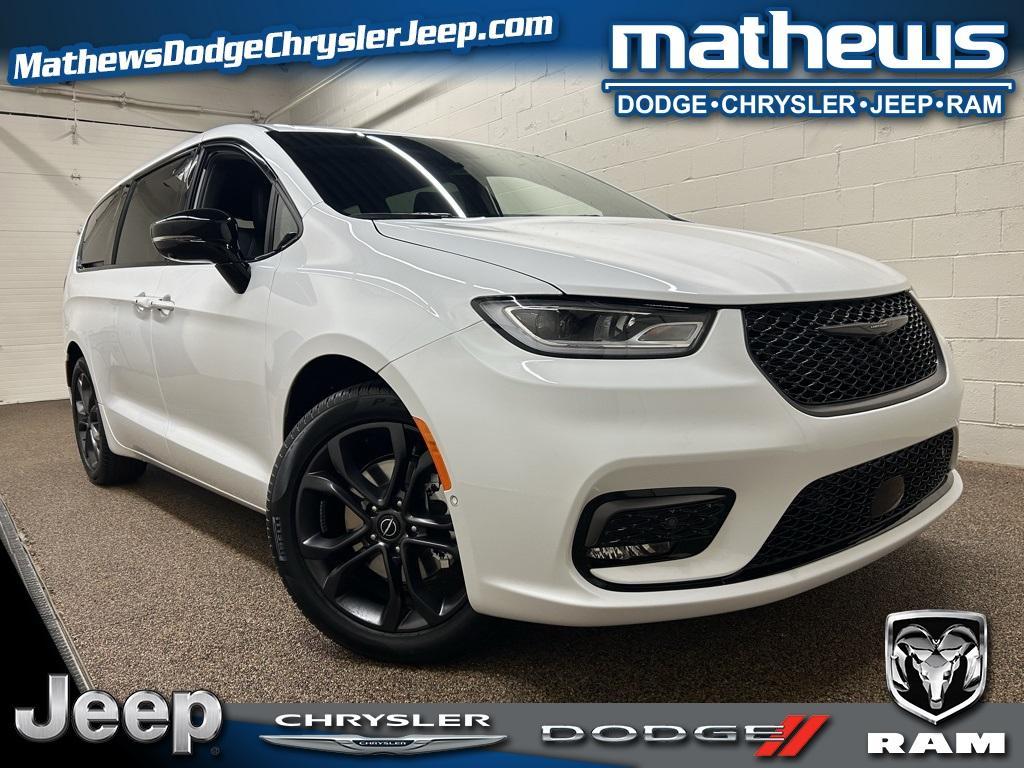 new 2026 Chrysler Pacifica car, priced at $42,097