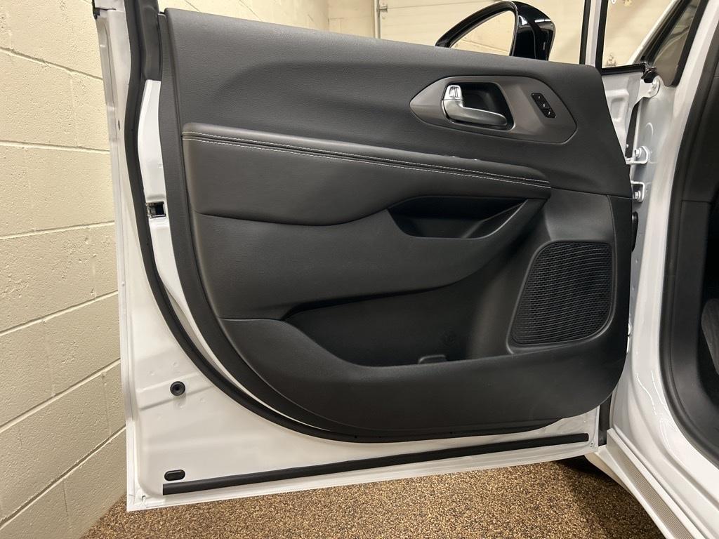 new 2026 Chrysler Pacifica car, priced at $42,097