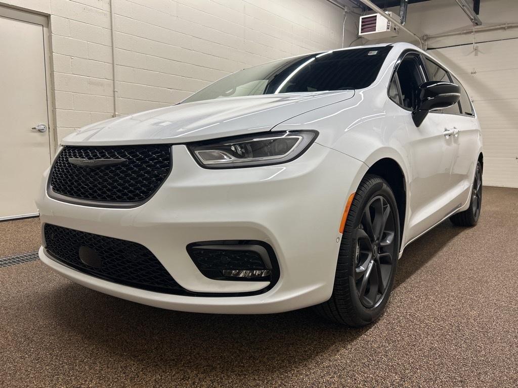 new 2026 Chrysler Pacifica car, priced at $42,097
