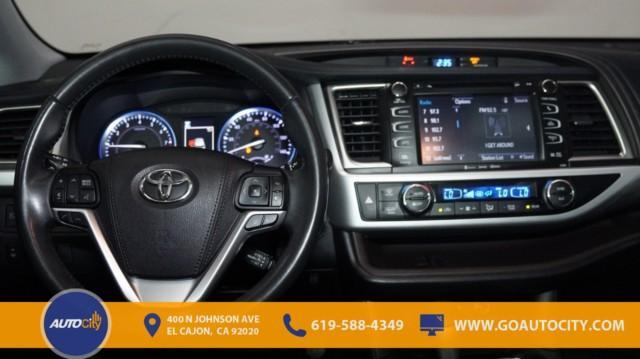 used 2019 Toyota Highlander car, priced at $28,900