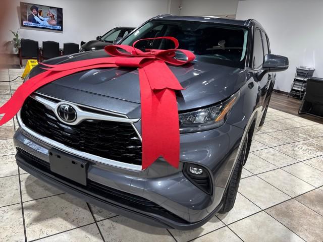 used 2020 Toyota Highlander car, priced at $28,999