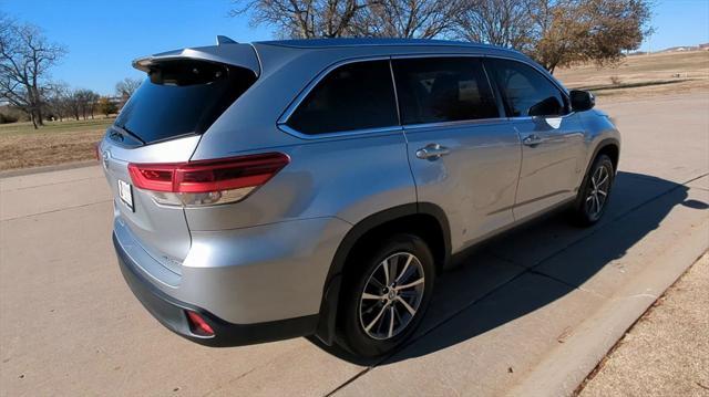 used 2019 Toyota Highlander car, priced at $27,999