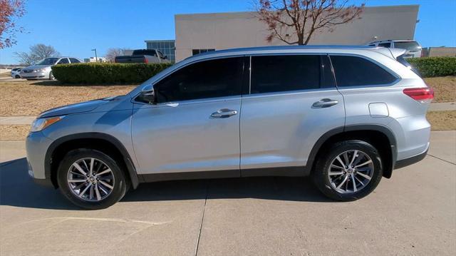 used 2019 Toyota Highlander car, priced at $27,999