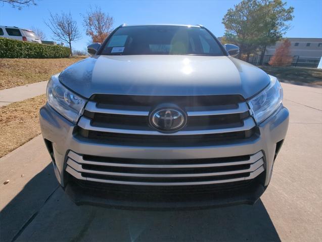 used 2019 Toyota Highlander car, priced at $27,999