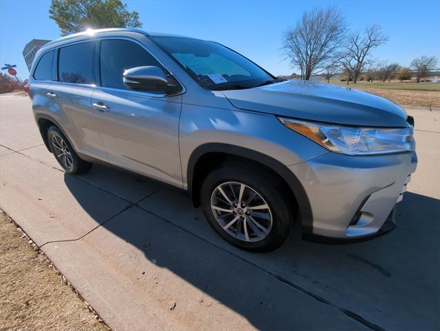 used 2019 Toyota Highlander car, priced at $27,999