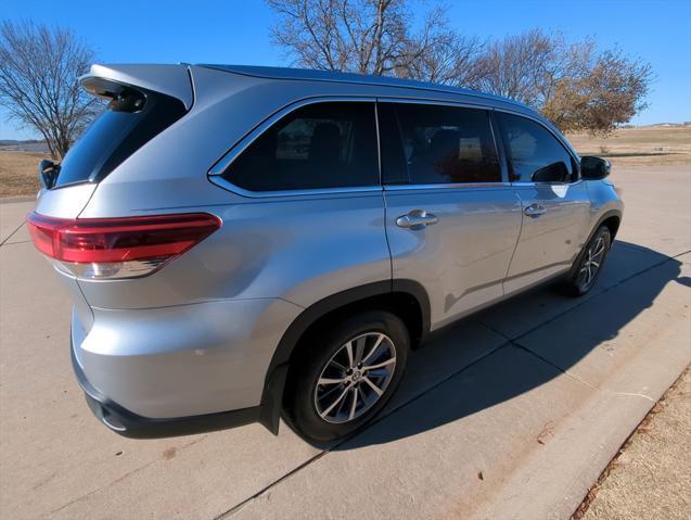 used 2019 Toyota Highlander car, priced at $27,999