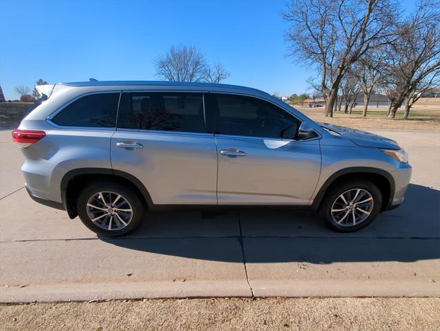 used 2019 Toyota Highlander car, priced at $27,999