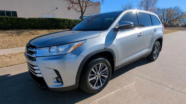 used 2019 Toyota Highlander car, priced at $27,999