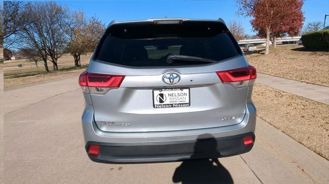 used 2019 Toyota Highlander car, priced at $27,999