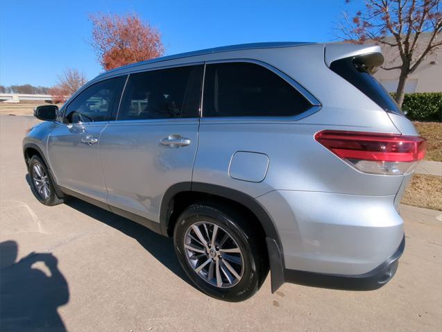 used 2019 Toyota Highlander car, priced at $27,999