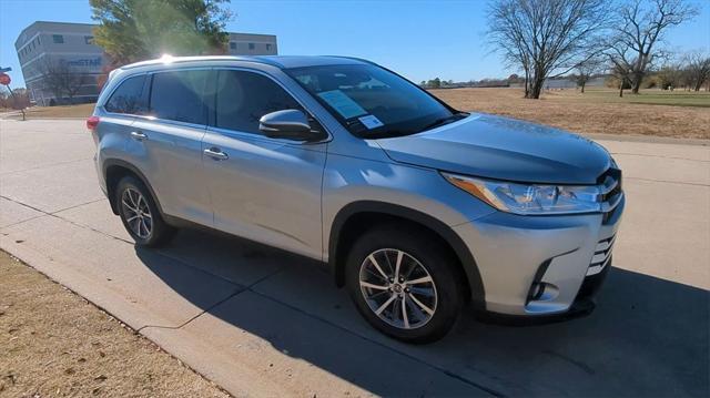 used 2019 Toyota Highlander car, priced at $27,999