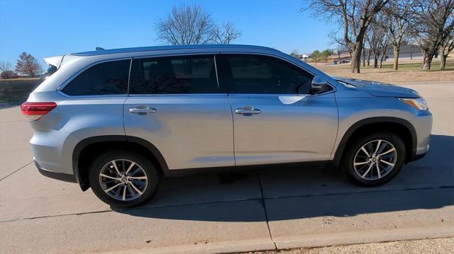 used 2019 Toyota Highlander car, priced at $27,999