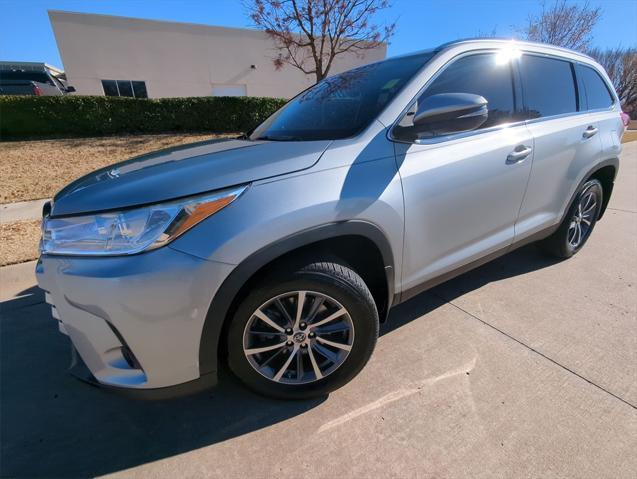 used 2019 Toyota Highlander car, priced at $27,999