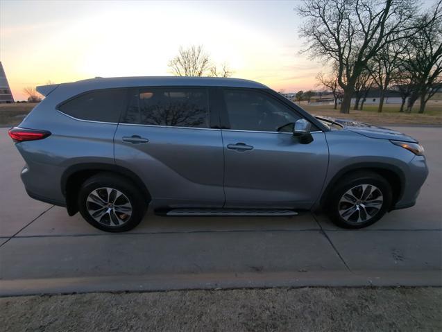 used 2022 Toyota Highlander car, priced at $36,991