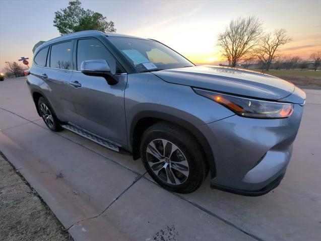 used 2022 Toyota Highlander car, priced at $36,991