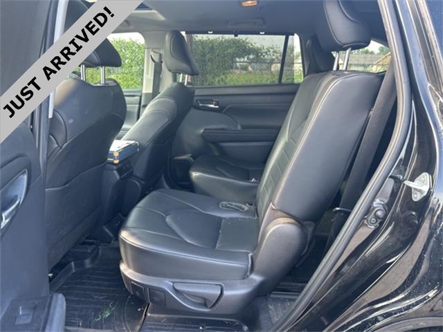 used 2020 Toyota Highlander car, priced at $23,999