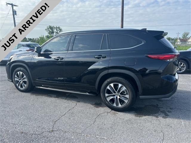 used 2020 Toyota Highlander car, priced at $23,999