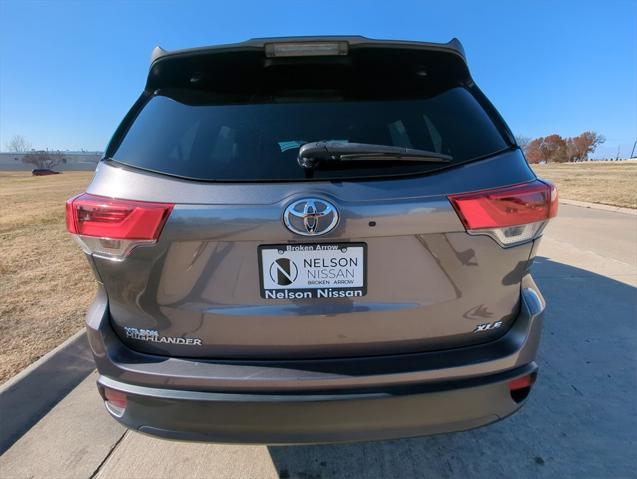 used 2019 Toyota Highlander car, priced at $23,994