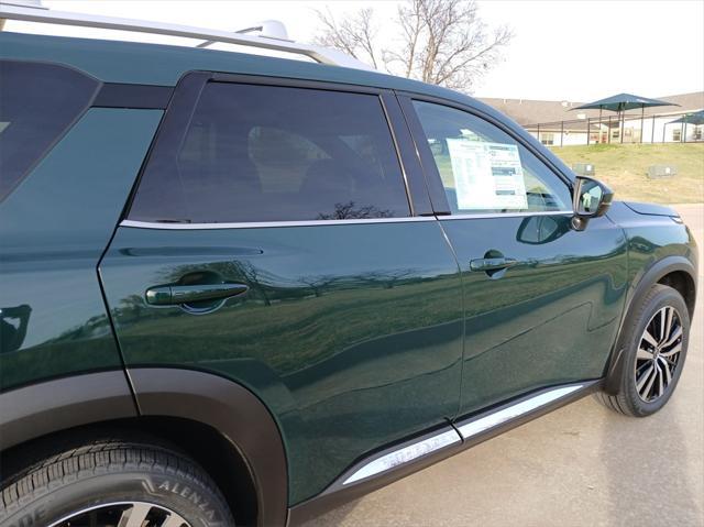 new 2025 Nissan Pathfinder car, priced at $51,966