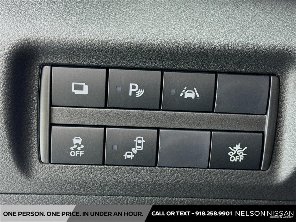 new 2025 Nissan Kicks car, priced at $21,934