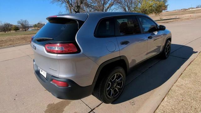 used 2016 Jeep Cherokee car, priced at $12,999