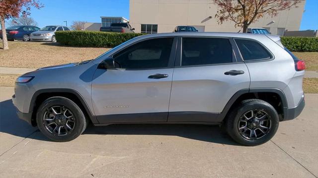 used 2016 Jeep Cherokee car, priced at $12,999