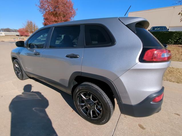 used 2016 Jeep Cherokee car, priced at $12,999