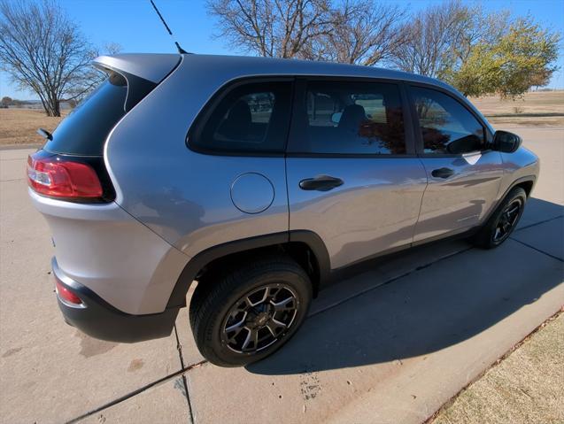 used 2016 Jeep Cherokee car, priced at $12,999