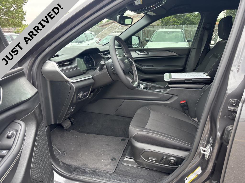 used 2024 Jeep Grand Cherokee car, priced at $31,995