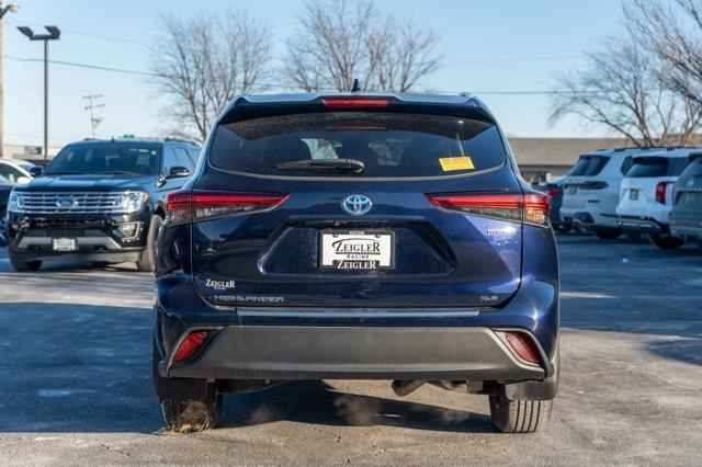 used 2022 Toyota Highlander car, priced at $32,990