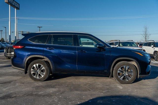 used 2022 Toyota Highlander car, priced at $32,990