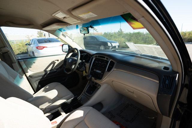 used 2002 Toyota Highlander car, priced at $5,490