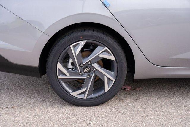 new 2025 Hyundai Elantra car, priced at $21,000