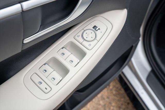 new 2025 Hyundai Sonata Hybrid car, priced at $31,190
