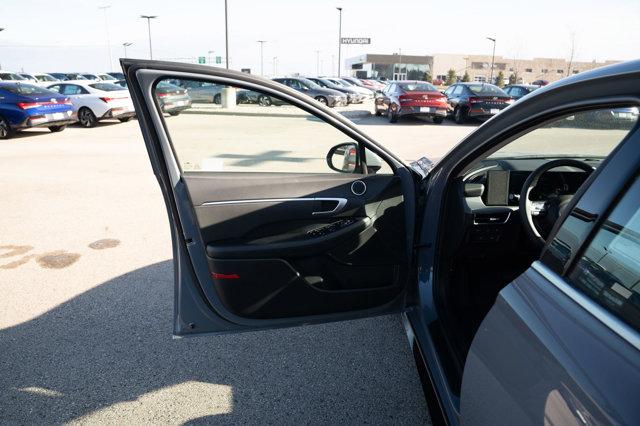 new 2025 Hyundai Sonata Hybrid car, priced at $31,810