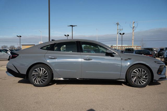 new 2025 Hyundai Sonata Hybrid car, priced at $31,810