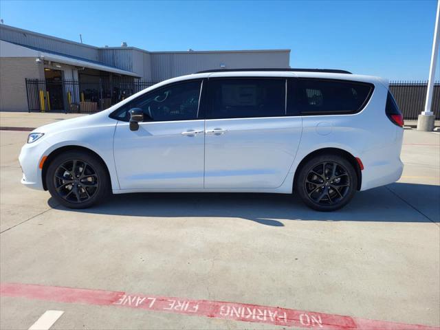 new 2024 Chrysler Pacifica car, priced at $38,500