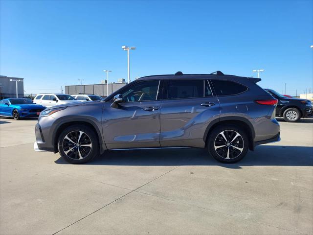 used 2021 Toyota Highlander car, priced at $32,430