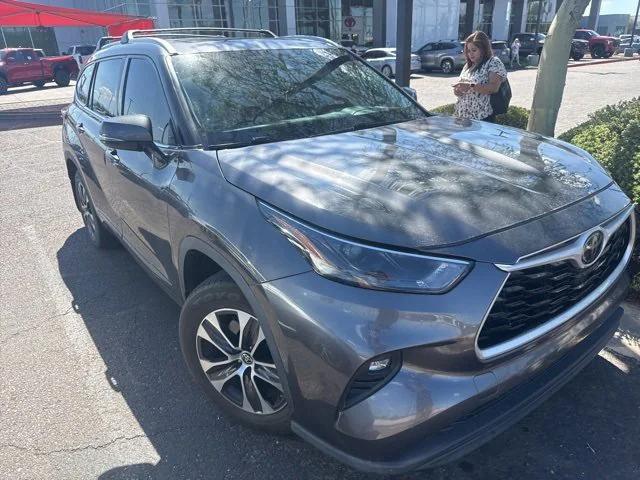 used 2022 Toyota Highlander car, priced at $33,981