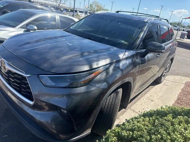 used 2022 Toyota Highlander car, priced at $33,981