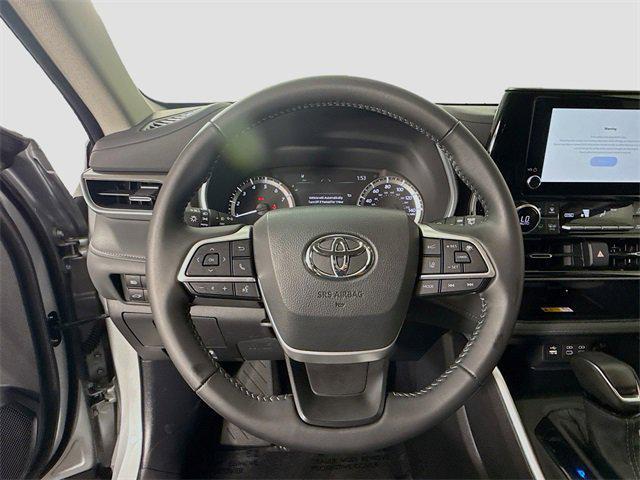 used 2025 Toyota Highlander car, priced at $48,981