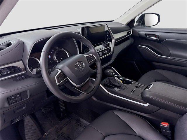 used 2025 Toyota Highlander car, priced at $48,981