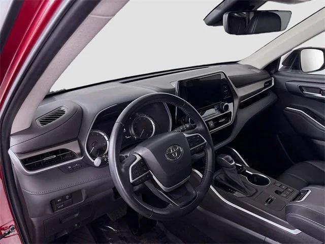used 2023 Toyota Highlander car, priced at $40,981