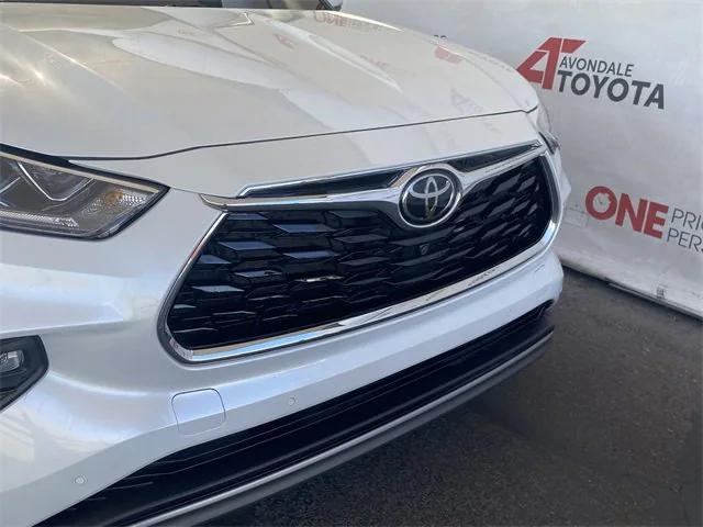 used 2022 Toyota Highlander car, priced at $41,981