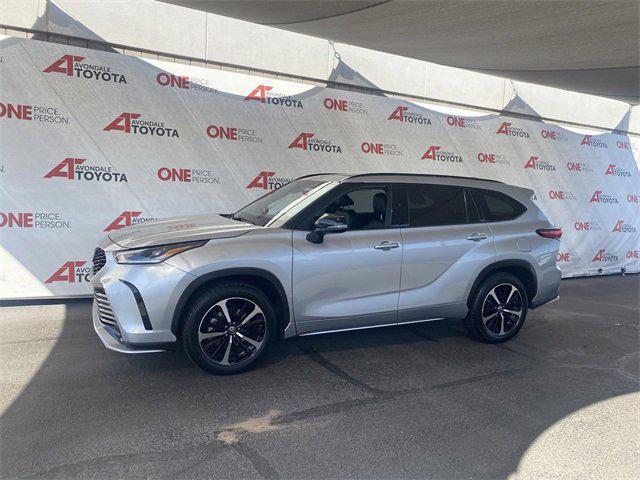 used 2022 Toyota Highlander car, priced at $37,981