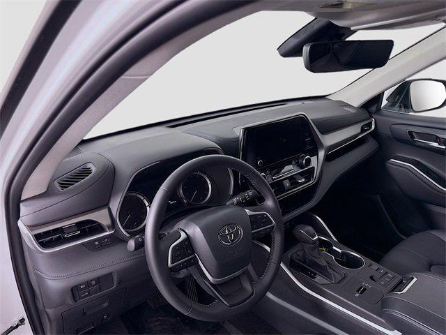 used 2025 Toyota Highlander car, priced at $47,981