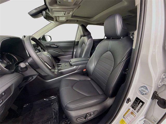 used 2025 Toyota Highlander car, priced at $47,981